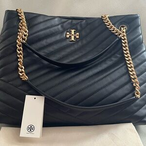Tory Burch Black Quilted Women's Bag. Kira Chevron Tote . Black.